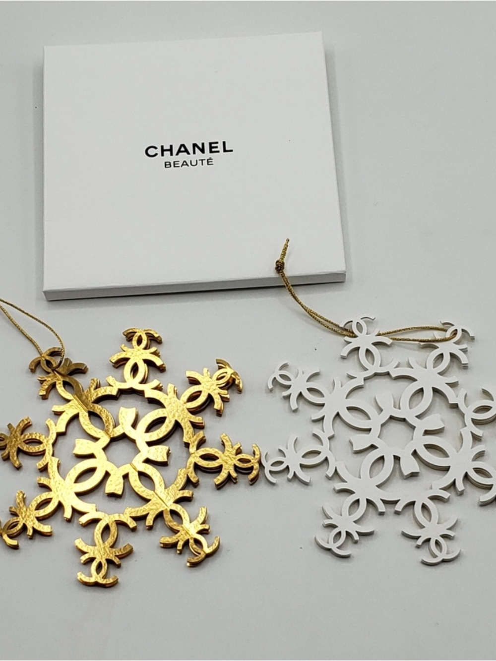 Chanel Xmas Snowflake Ornaments NWOT - Picture 5 of 7
